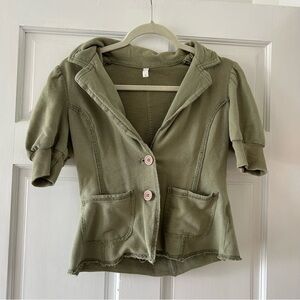 Urban outfitters medium green cropped button up blazer comfy